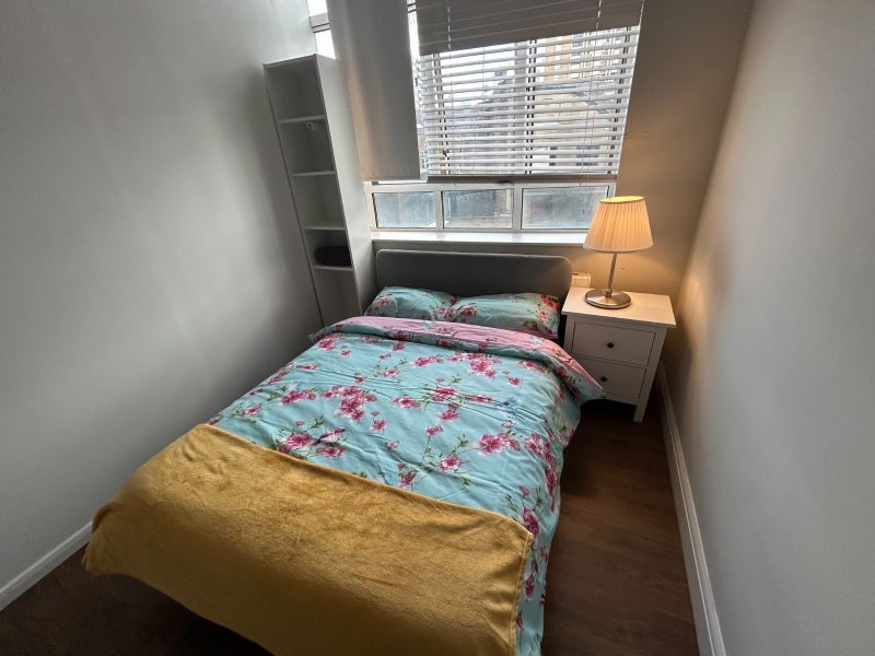 Room Dingley Road in Greater London
