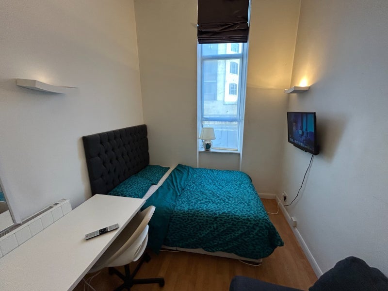 Room Dingley Road in Greater London