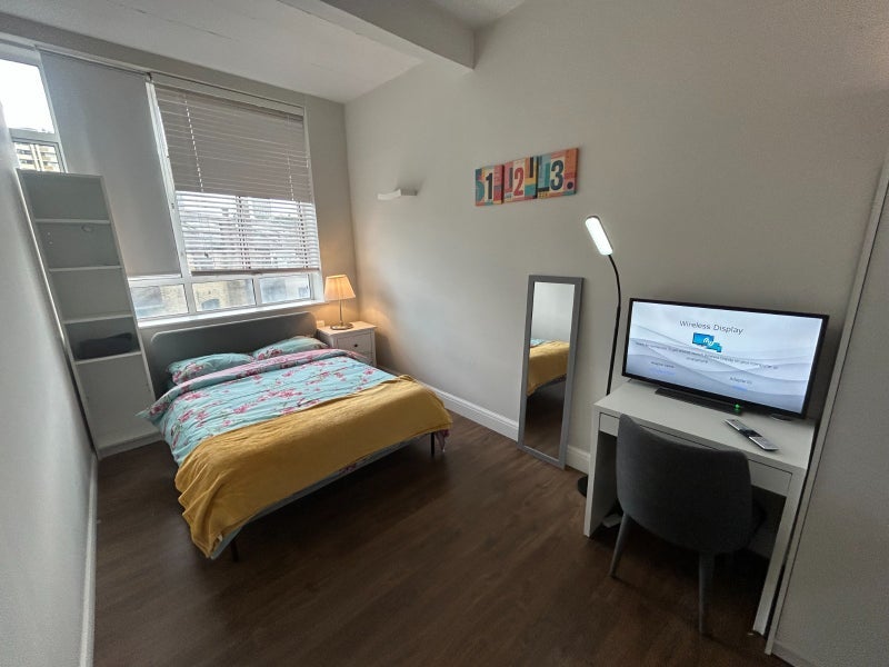 Room Dingley Road in Greater London