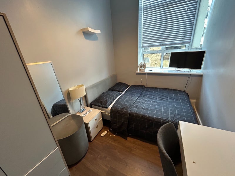 Room Dingley Road in Greater London