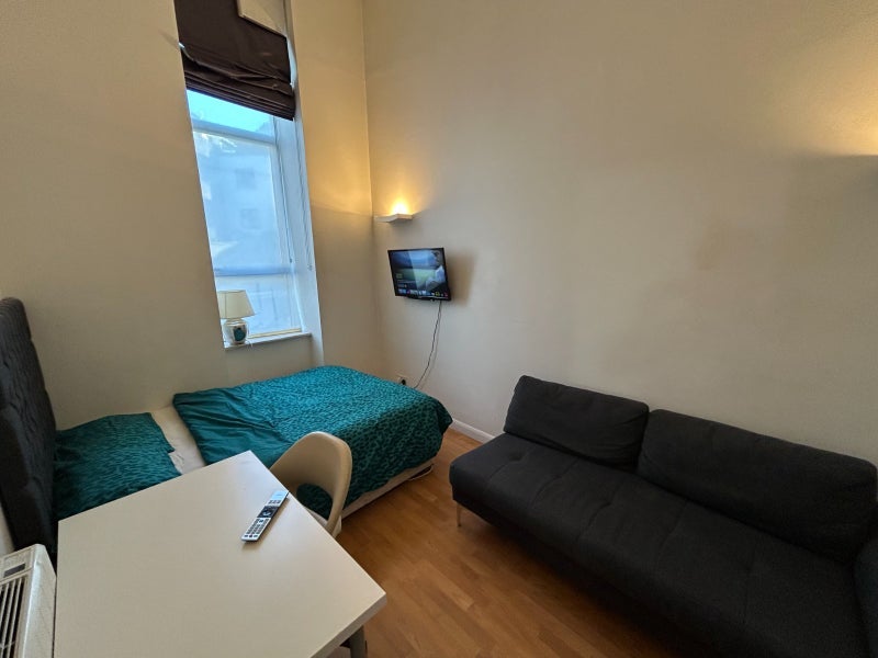 Room Dingley Road in Greater London