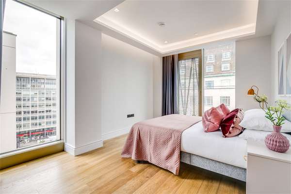 Flat Belvedere Road in Greater London
