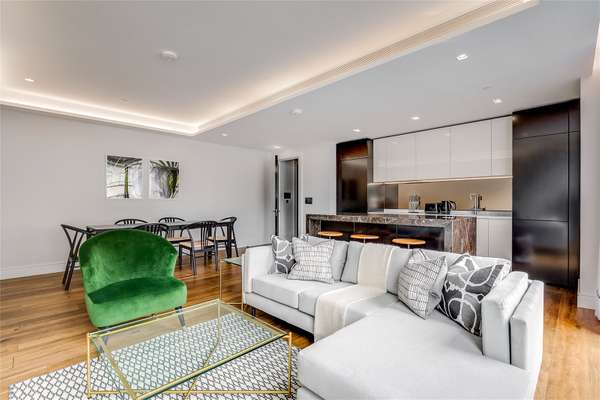 Flat Belvedere Road in Greater London