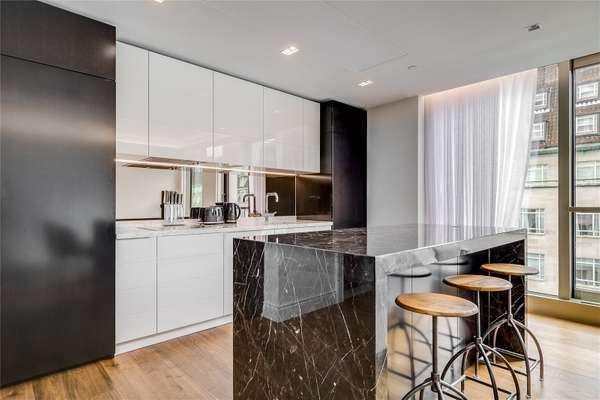 Flat Belvedere Road in Greater London