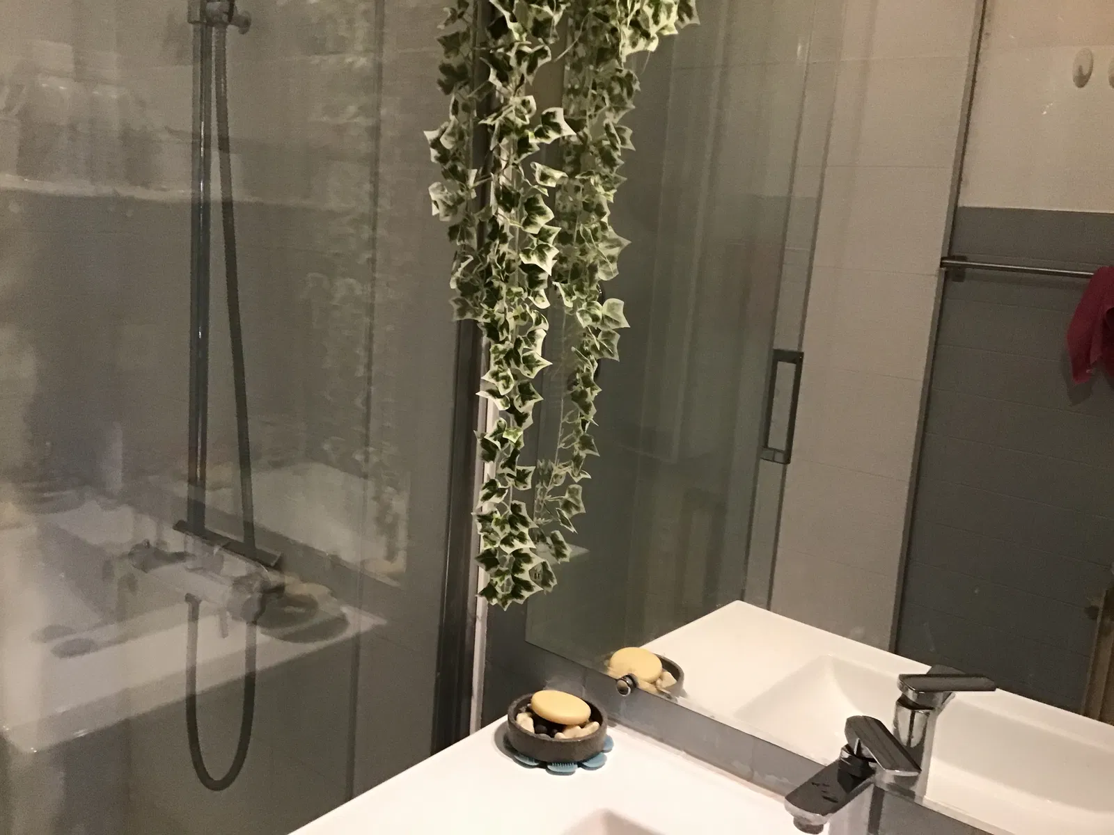 Room Chemin du Puy in Antibes