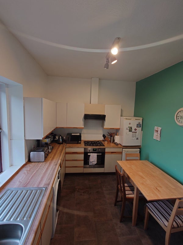 Room Edinburgh Road in Penicuik