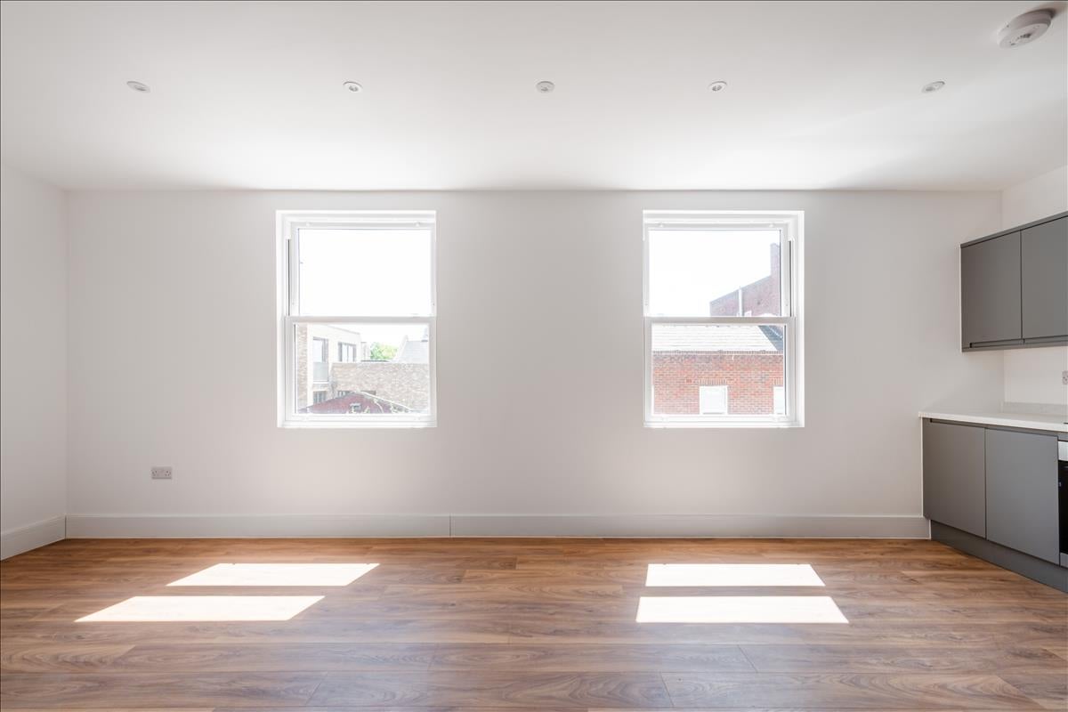 Flat Clarence Place in Greater London