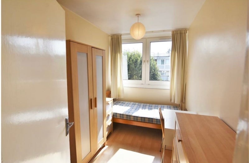 Room Hersham Close in Greater London