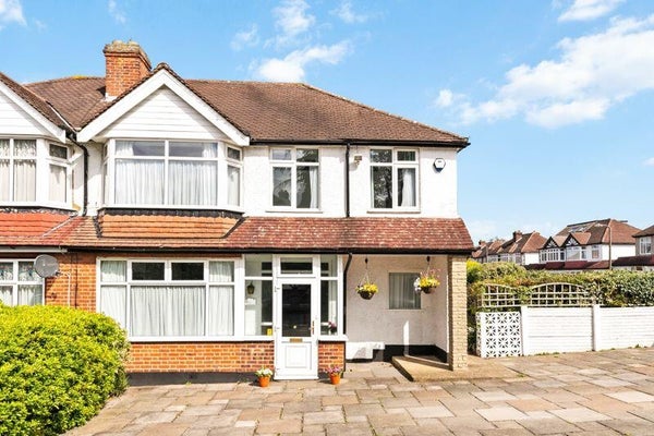 House Molesey Drive in London Borough of Sutton