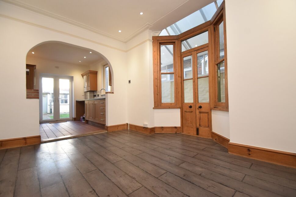 Flat Walmer Road in Portsmouth