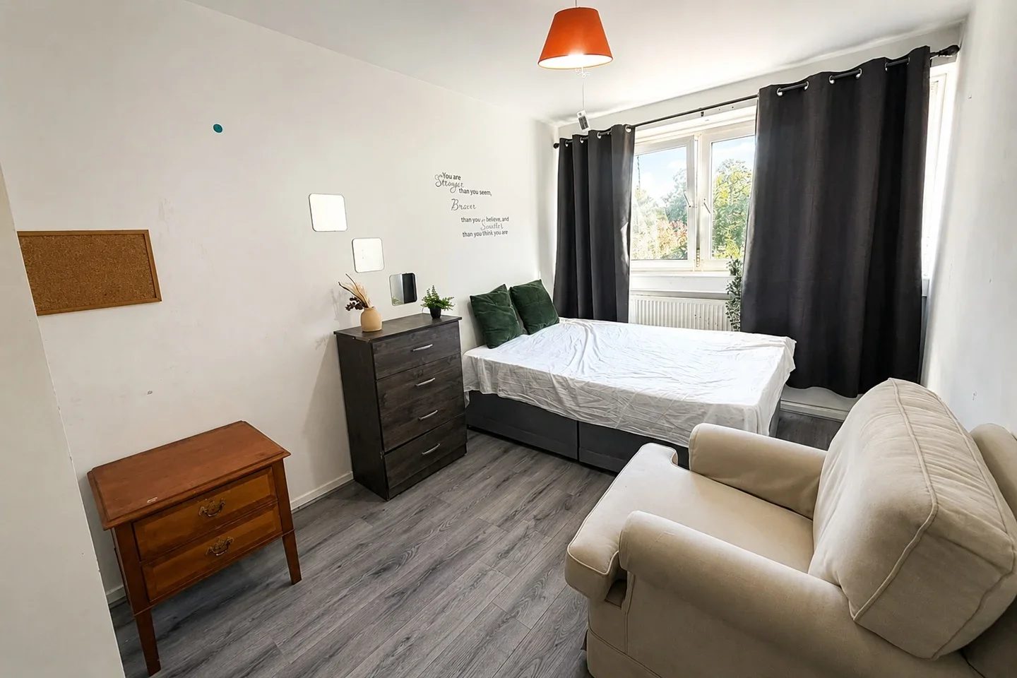 Room Tangley Grove in Greater London