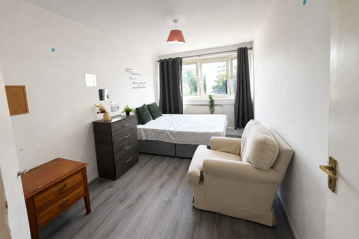 Room Tangley Grove in Greater London
