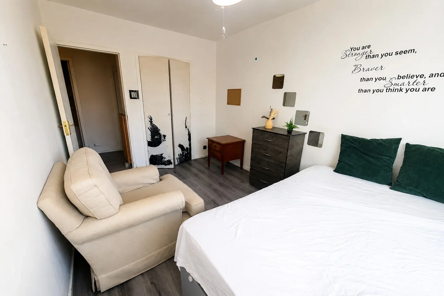 Room Tangley Grove in Greater London