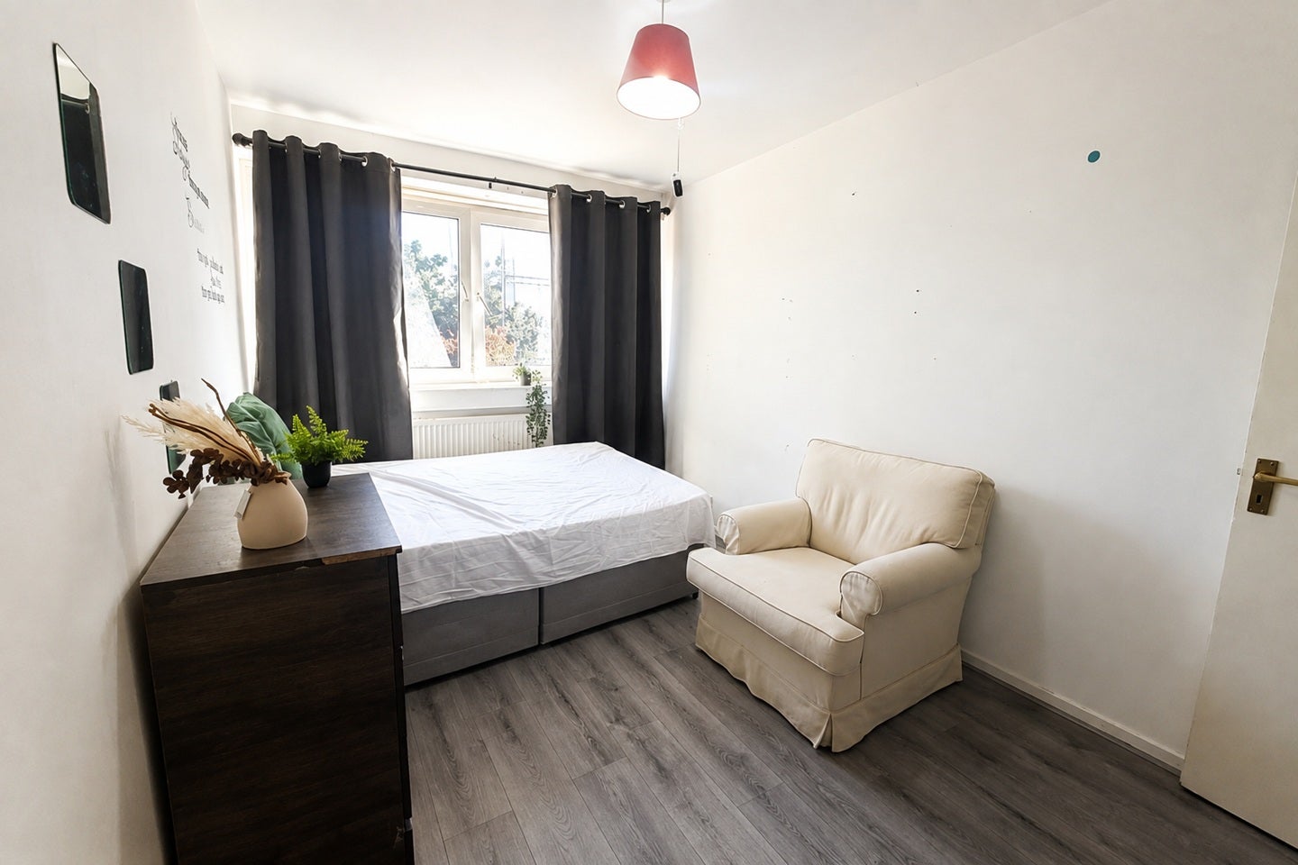 Room Tangley Grove in Greater London
