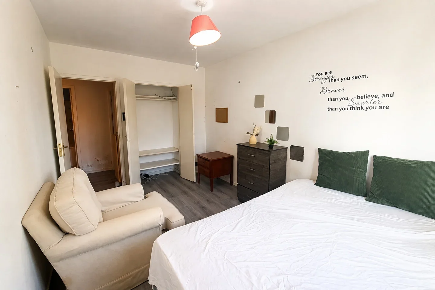 Room Tangley Grove in Greater London