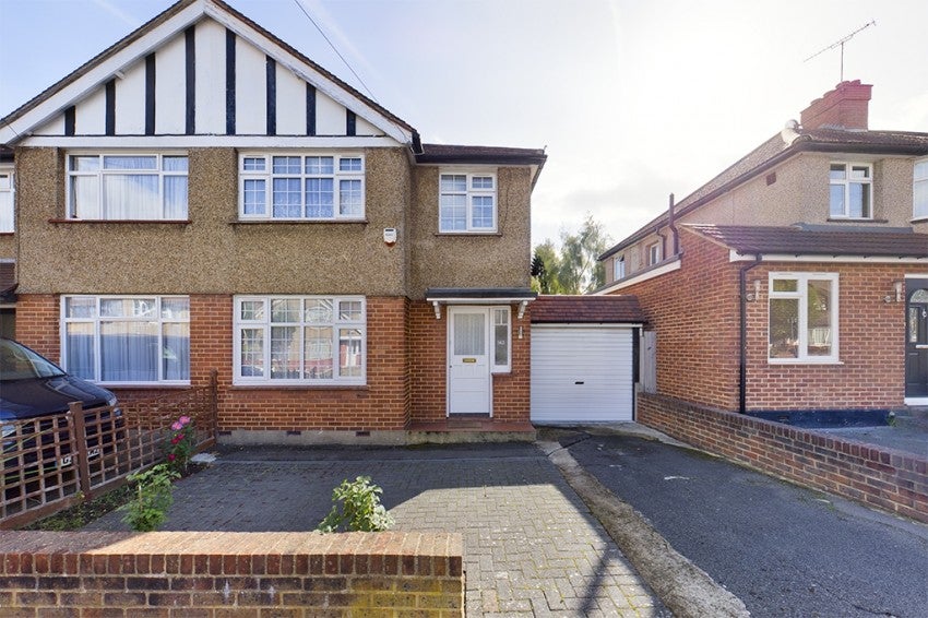 Flat Sunningdale Avenue in Greater London