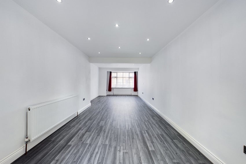 Flat Sunningdale Avenue in Greater London