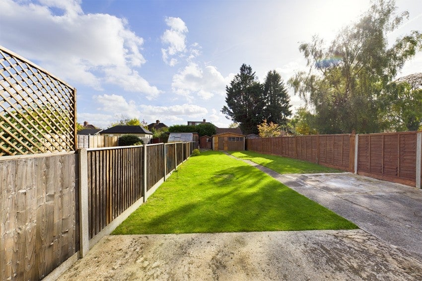 Flat Sunningdale Avenue in Greater London