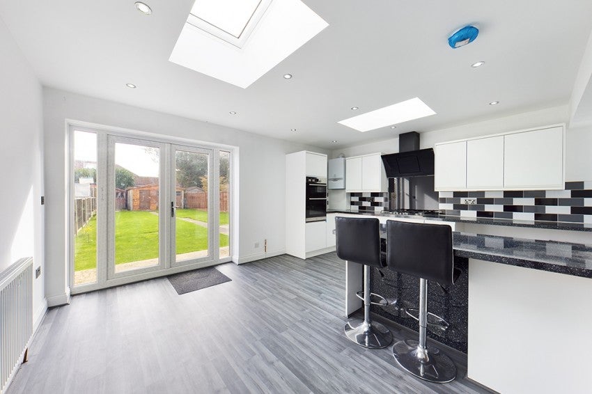 Flat Sunningdale Avenue in Greater London