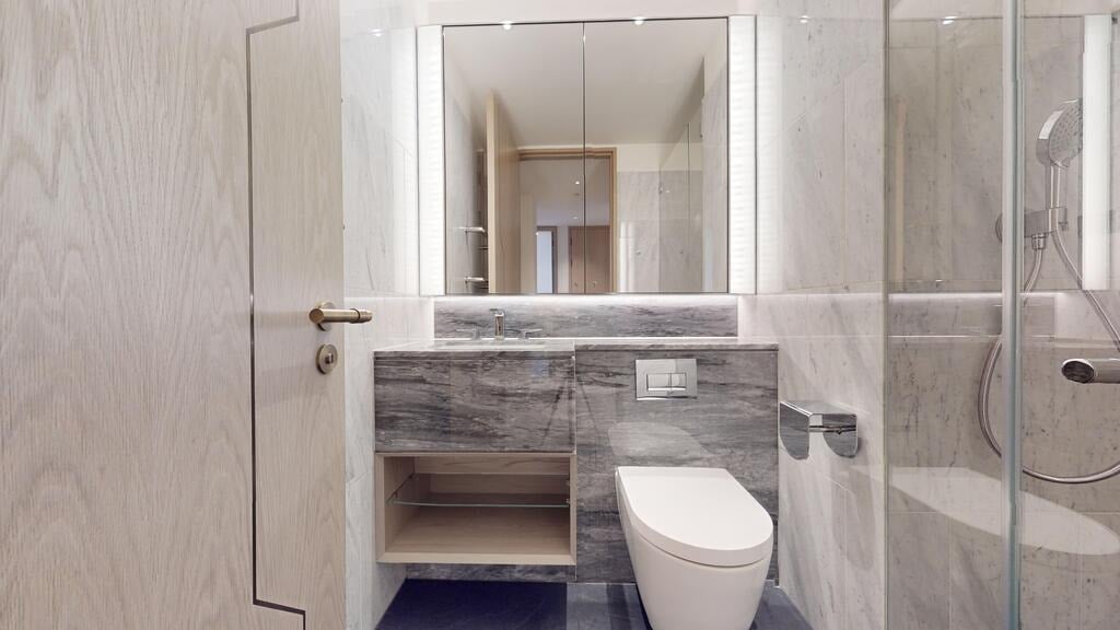 Flat Nine Elms Lane in Greater London