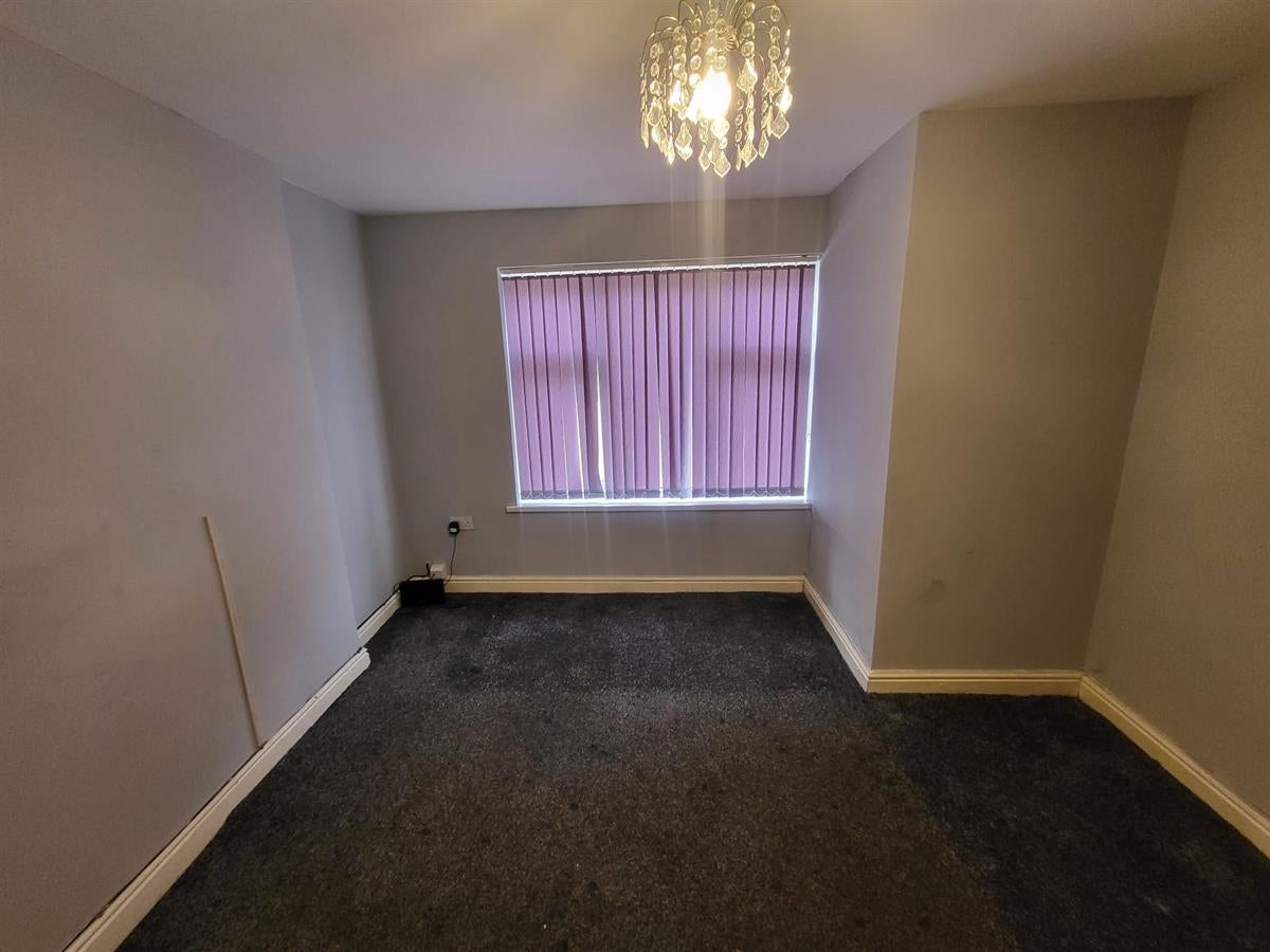 House Dereton Close in Brierley Hill