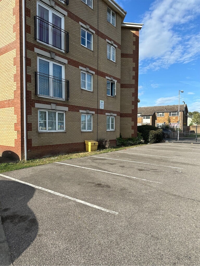 Flat Calcutta Road in Tilbury