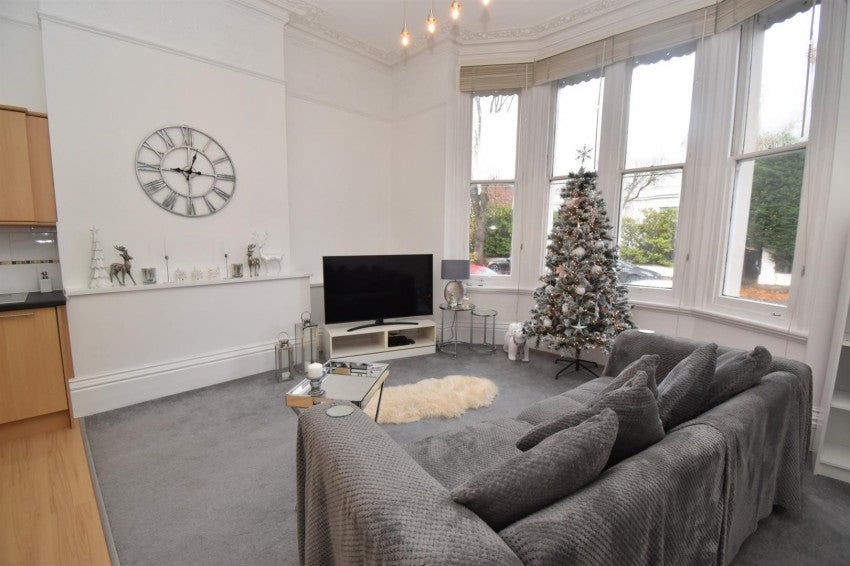 Flat Milverton Terrace in Royal Leamington Spa