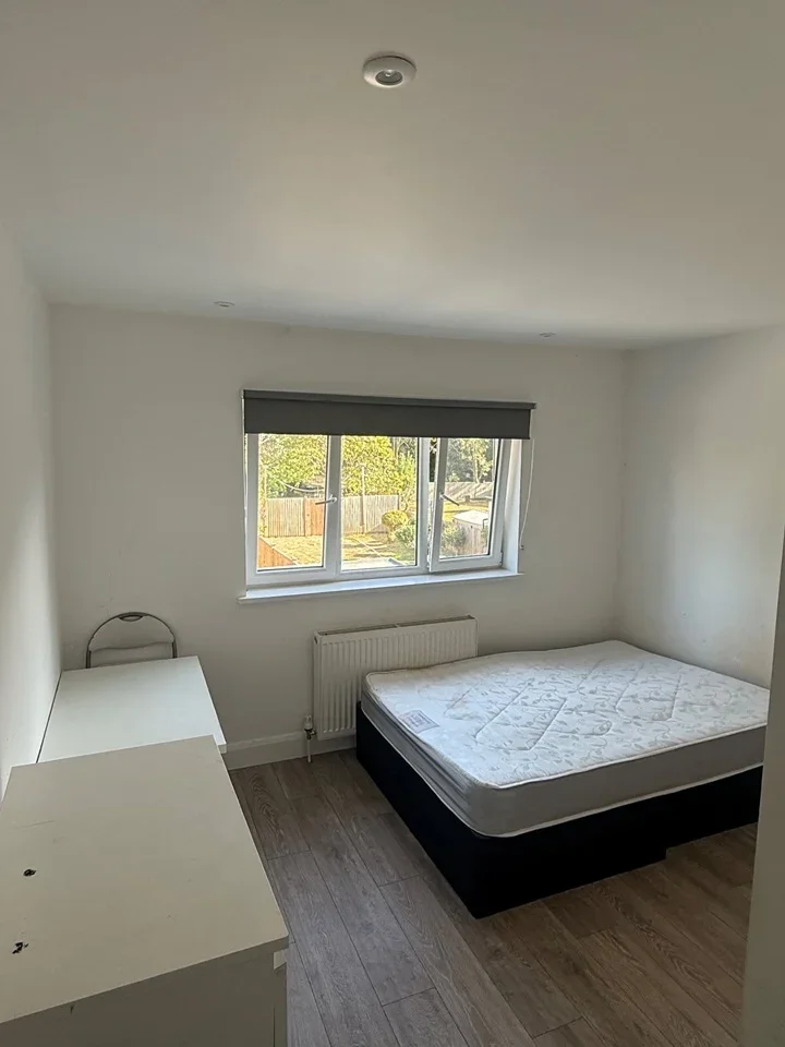 Room Malden Way in Greater London