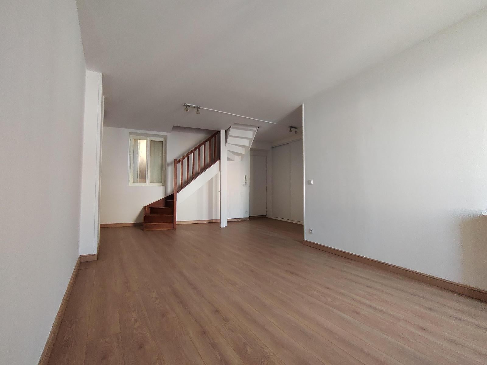 Flat Place Sadi Carnot in Givors