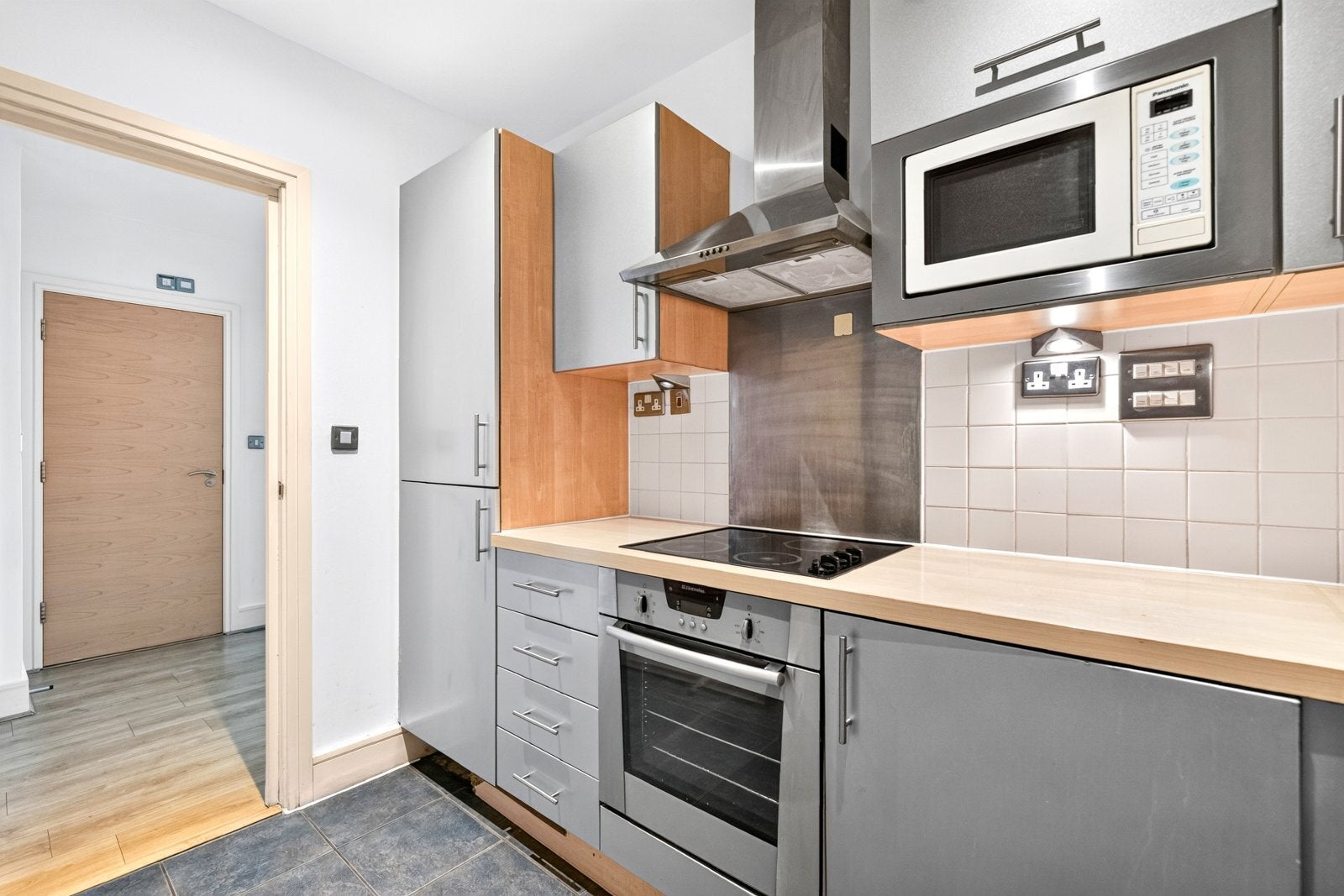 Flat Royal Oak Yard in Greater London