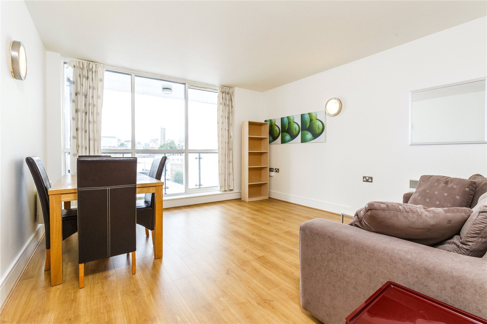 Flat Royal Oak Yard in Greater London