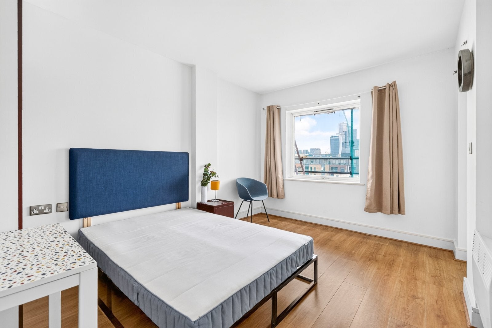 Flat Royal Oak Yard in Greater London