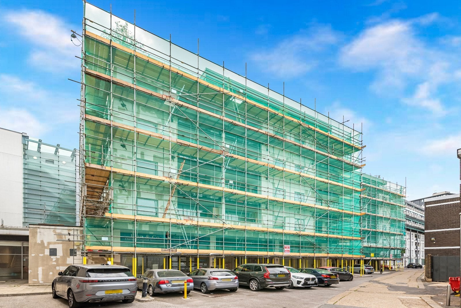 Flat Royal Oak Yard in Greater London
