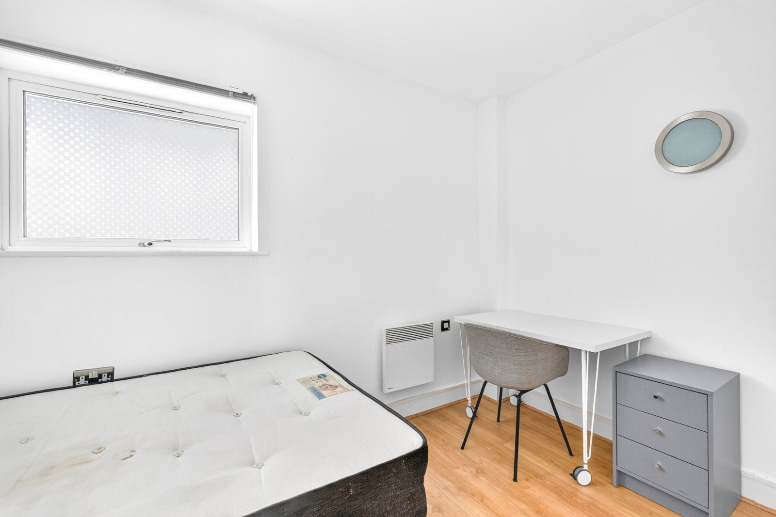 Flat Royal Oak Yard in Greater London