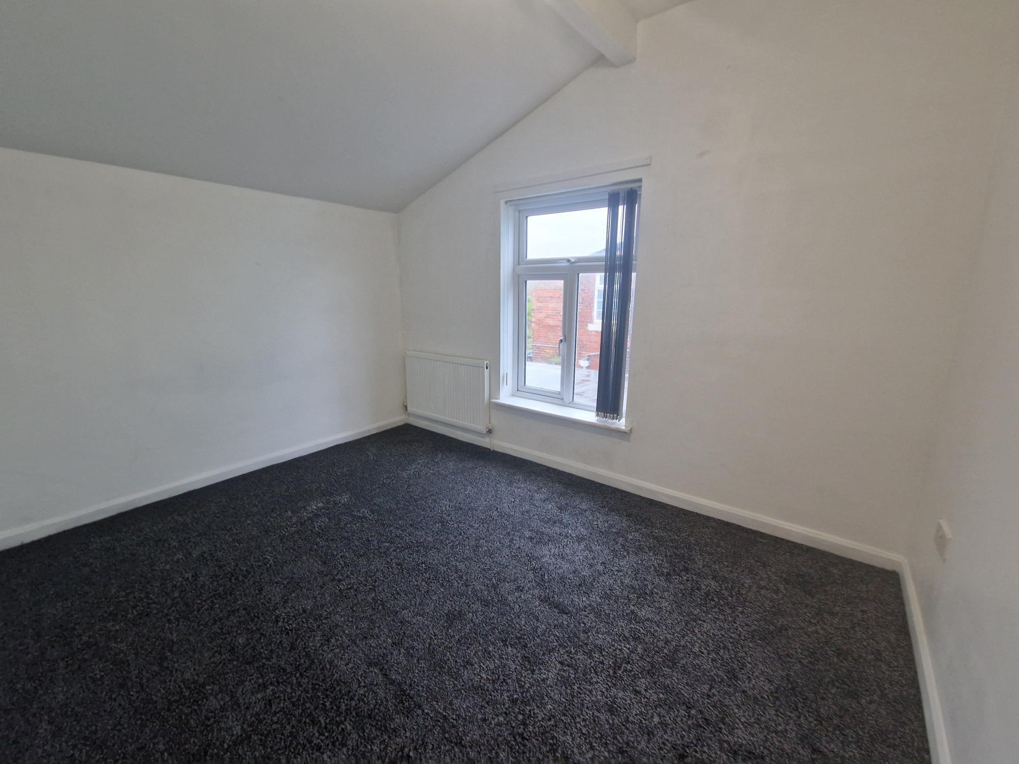 Flat Pontefract Road in Wakefield