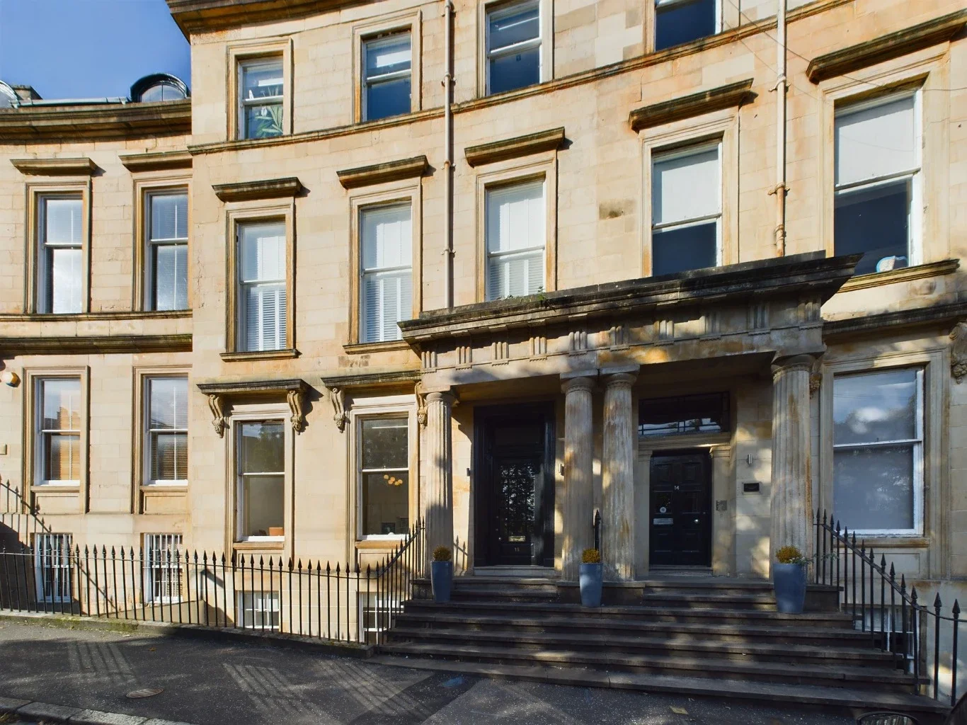 Flat Lynedoch Crescent in Glasgow