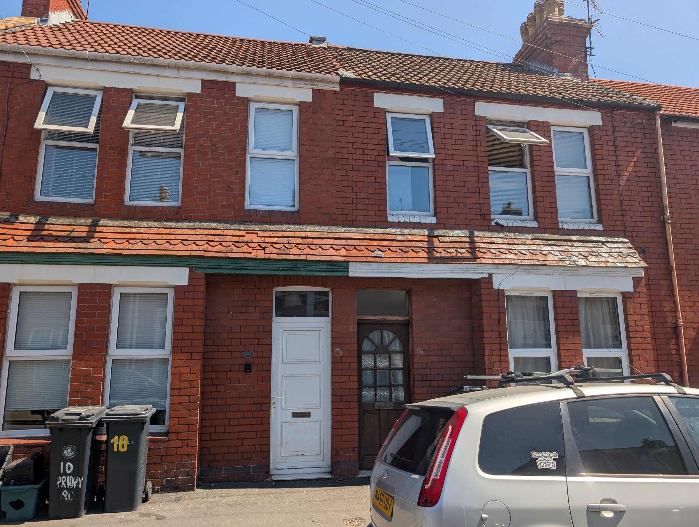 Flat Priory Road in Bristol