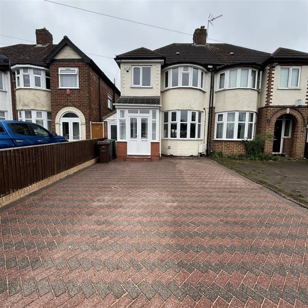 House Old Lode Lane in Metropolitan Borough of Solihull