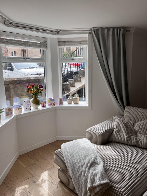 Room Millbrae Crescent in Glasgow