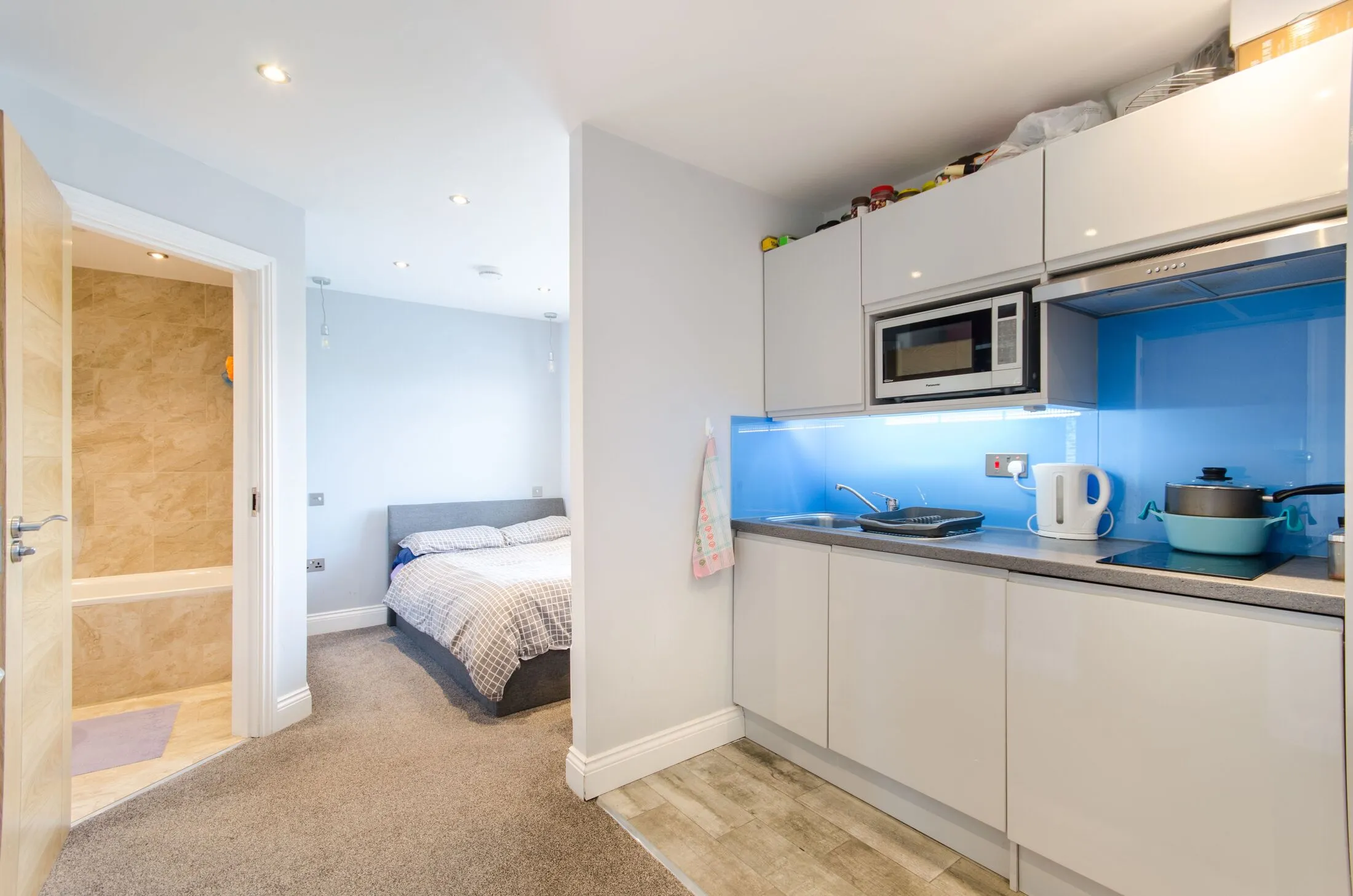Flat Sentinel Close in Greater London