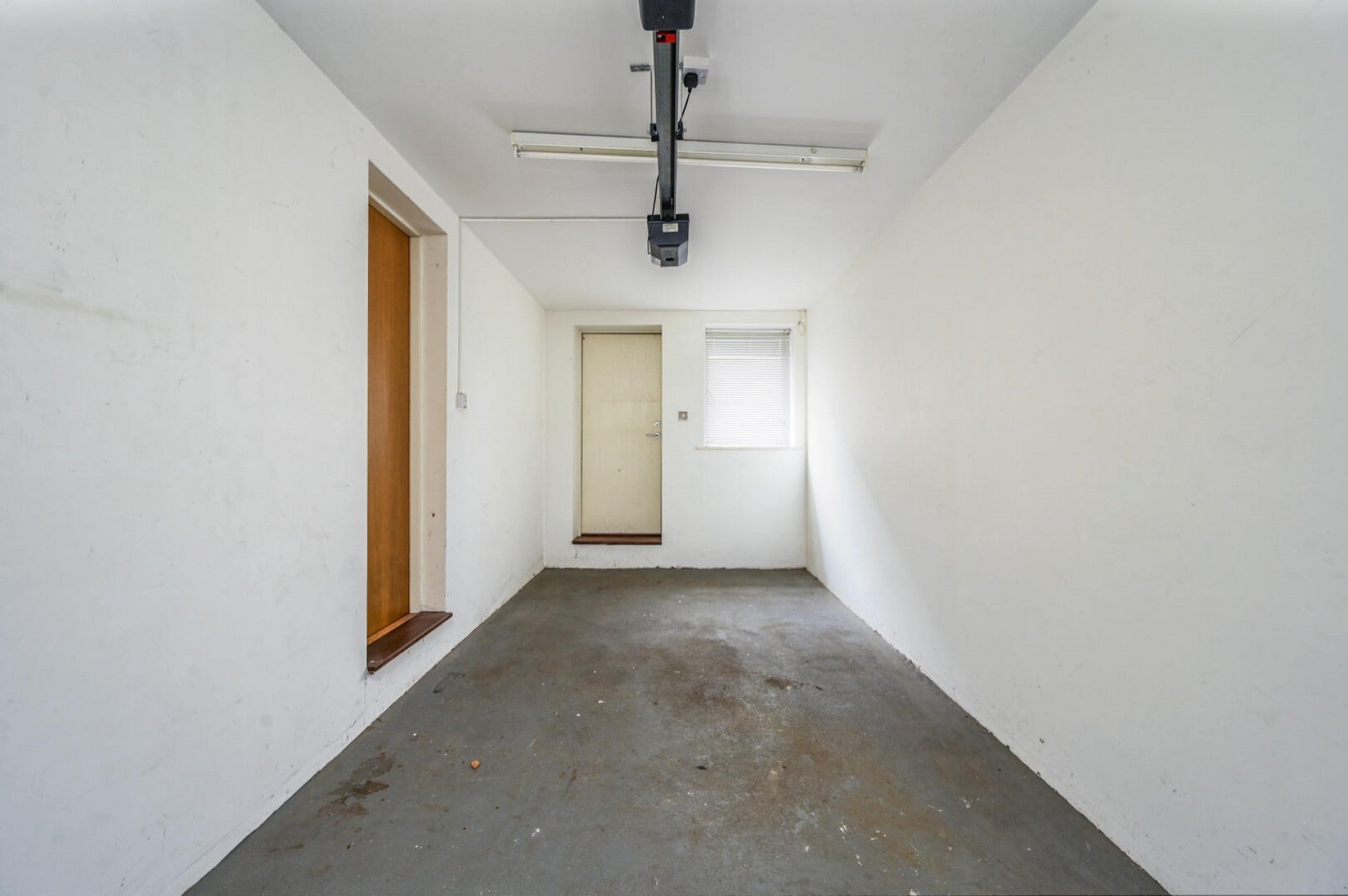 House Western Barn Close in Rother