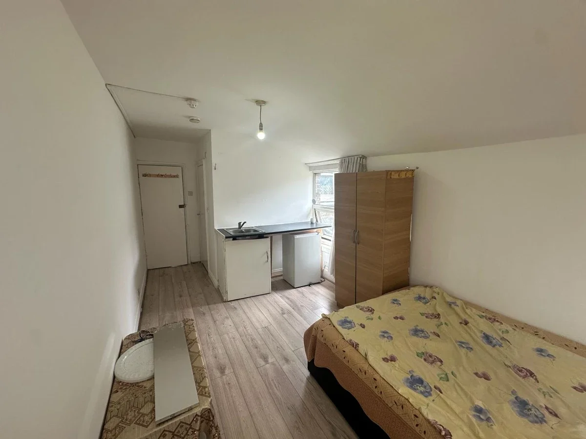 Flat Sweet Briar Walk in Greater London