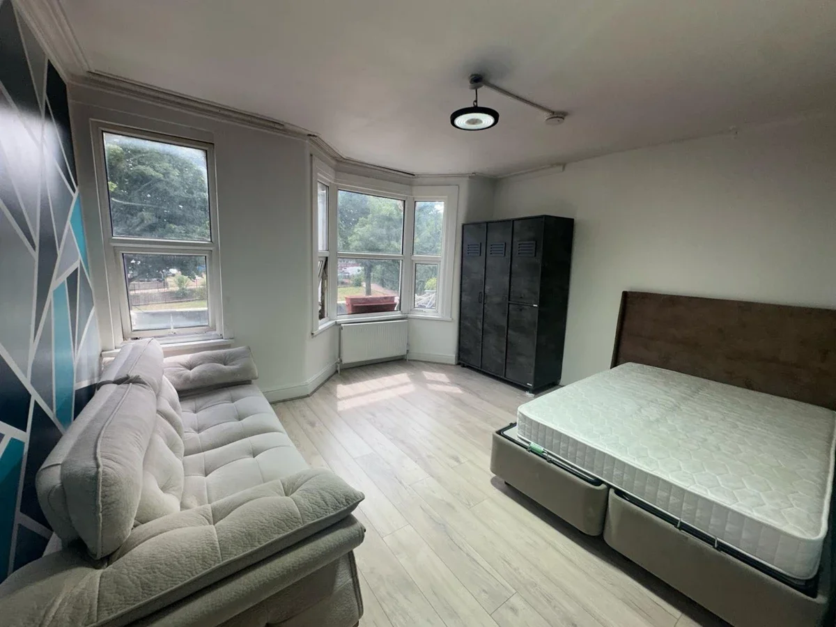 Flat Sweet Briar Walk in Greater London