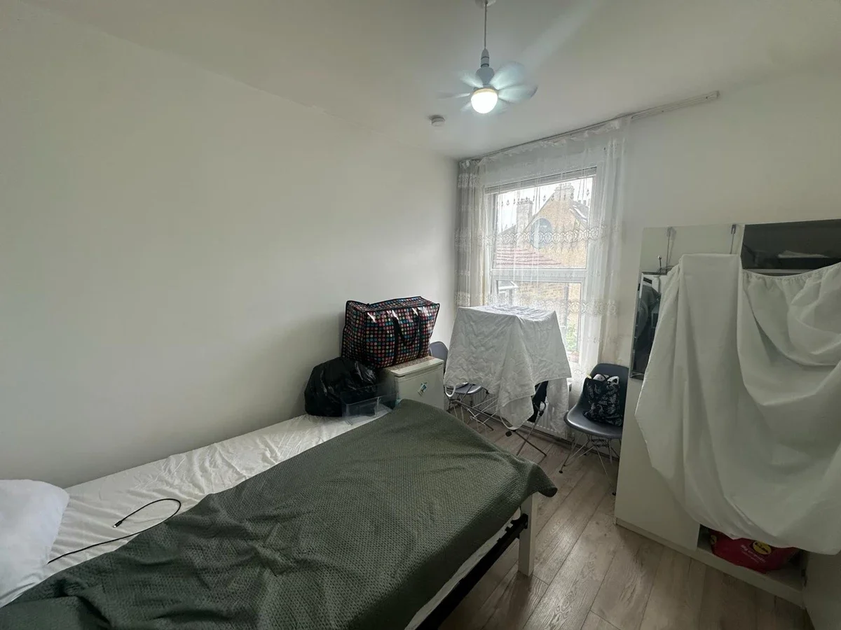 Flat Sweet Briar Walk in Greater London