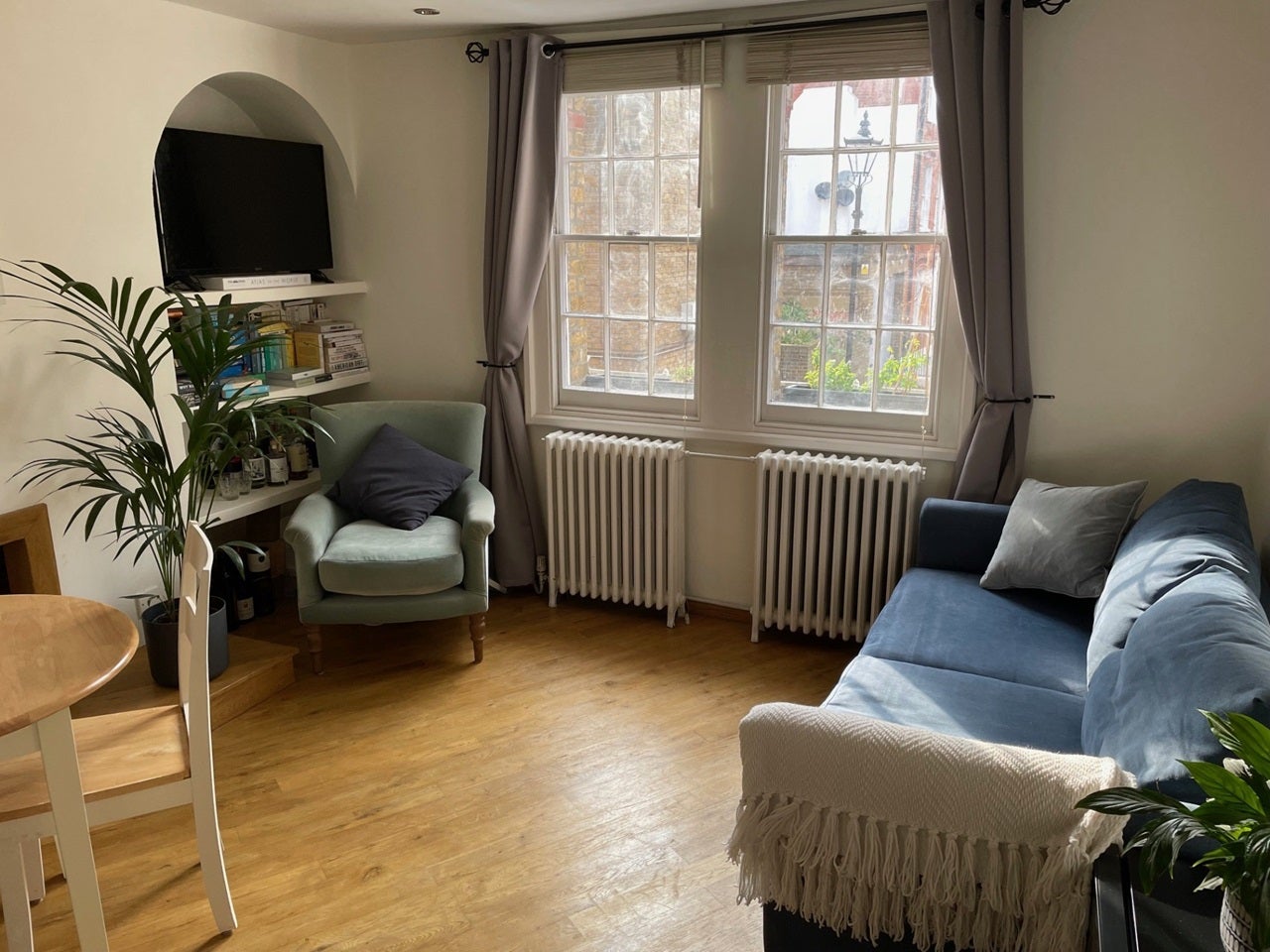 Flat Rawstorne Street in Greater London