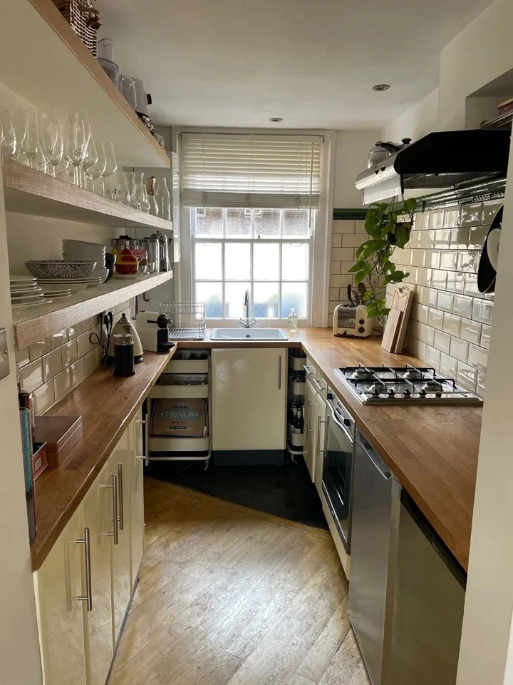 Flat Rawstorne Street in Greater London