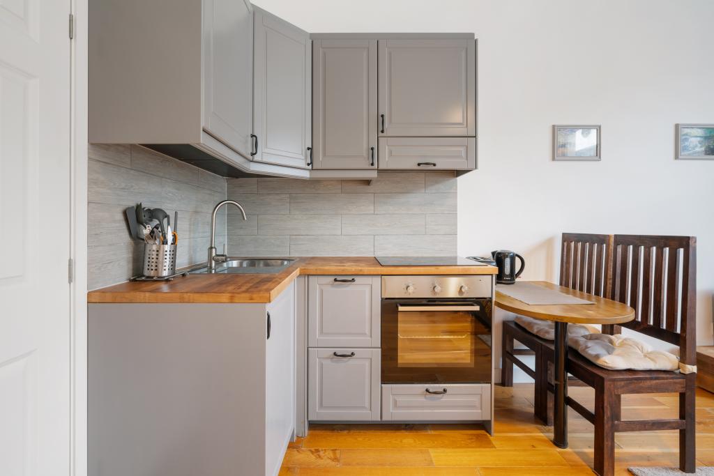 Flat Penywern Road in Greater London