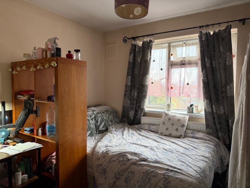 Room Granleigh Road in Greater London