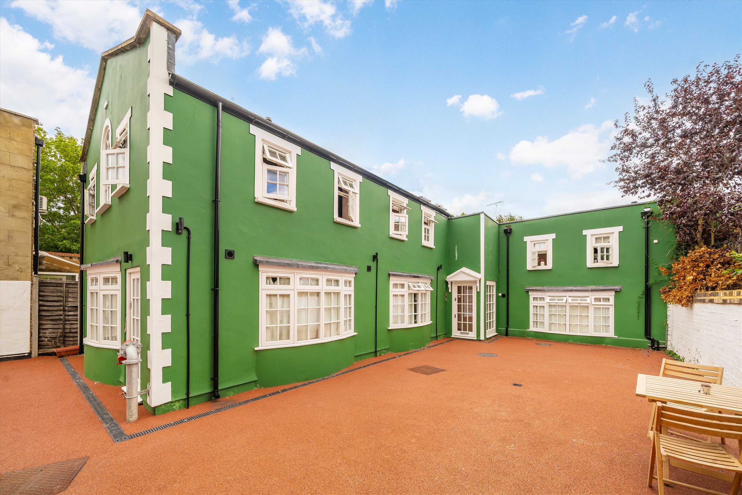 Flat Saville Road in Greater London