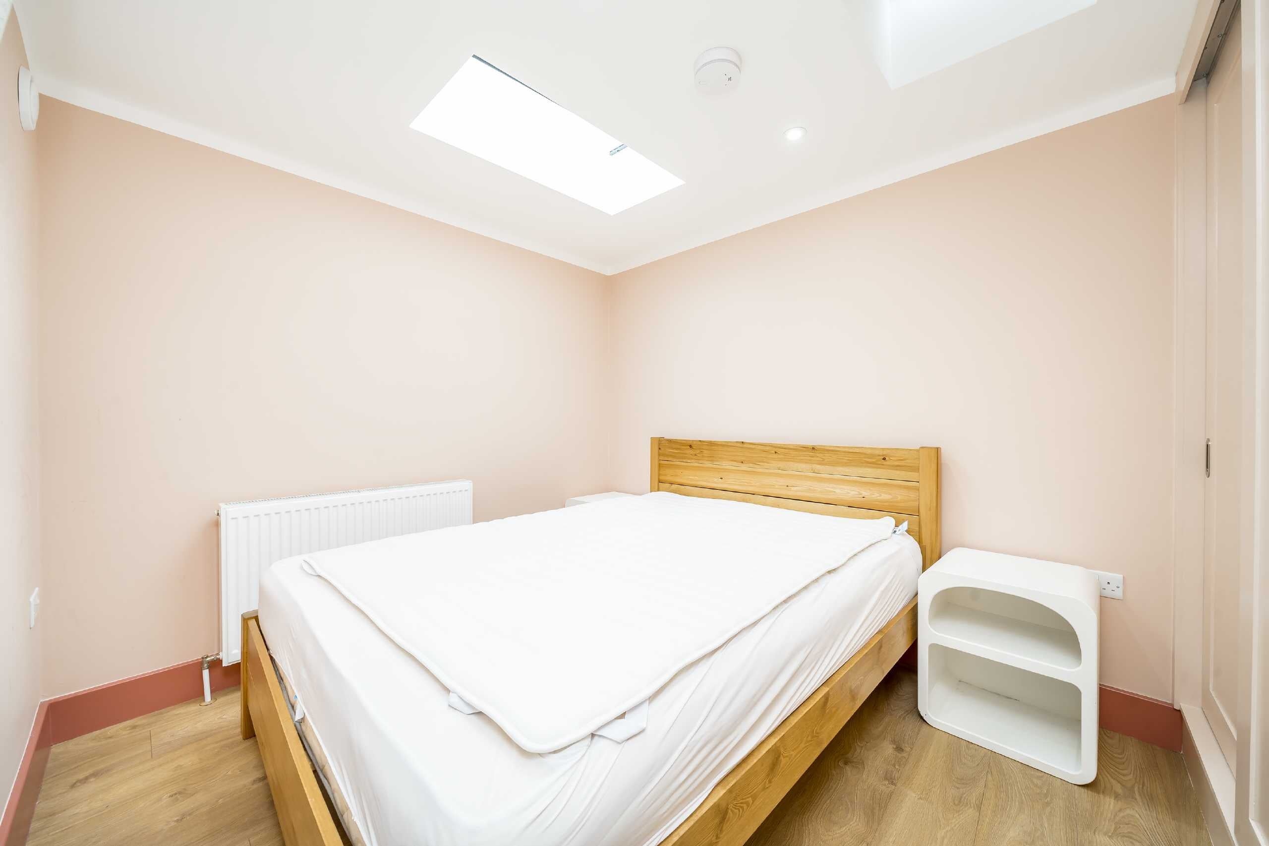 Flat Saville Road in Greater London